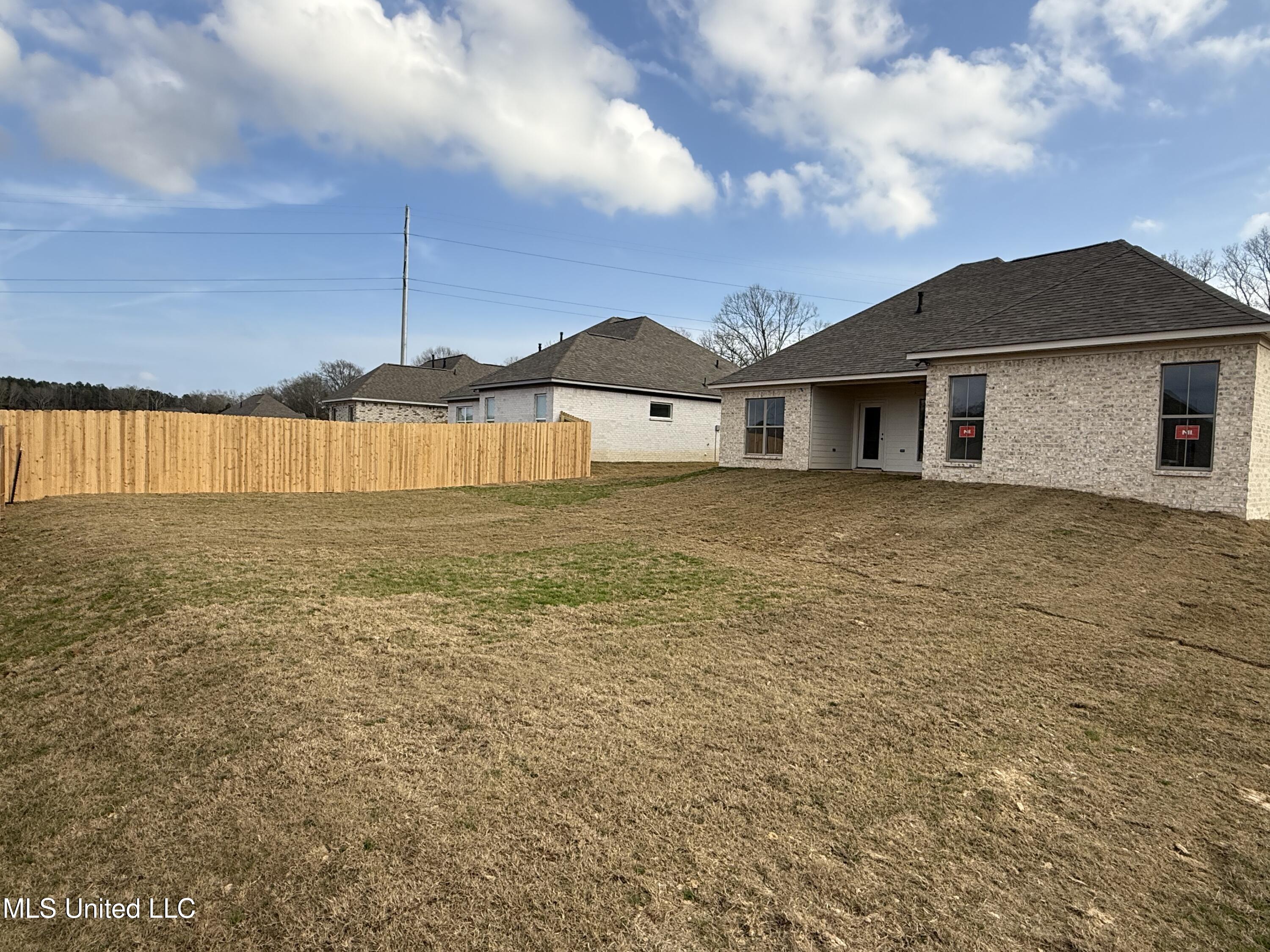 352 Willow Way Canton, MS 39046 - Photo 3 of 10 IMG_8828