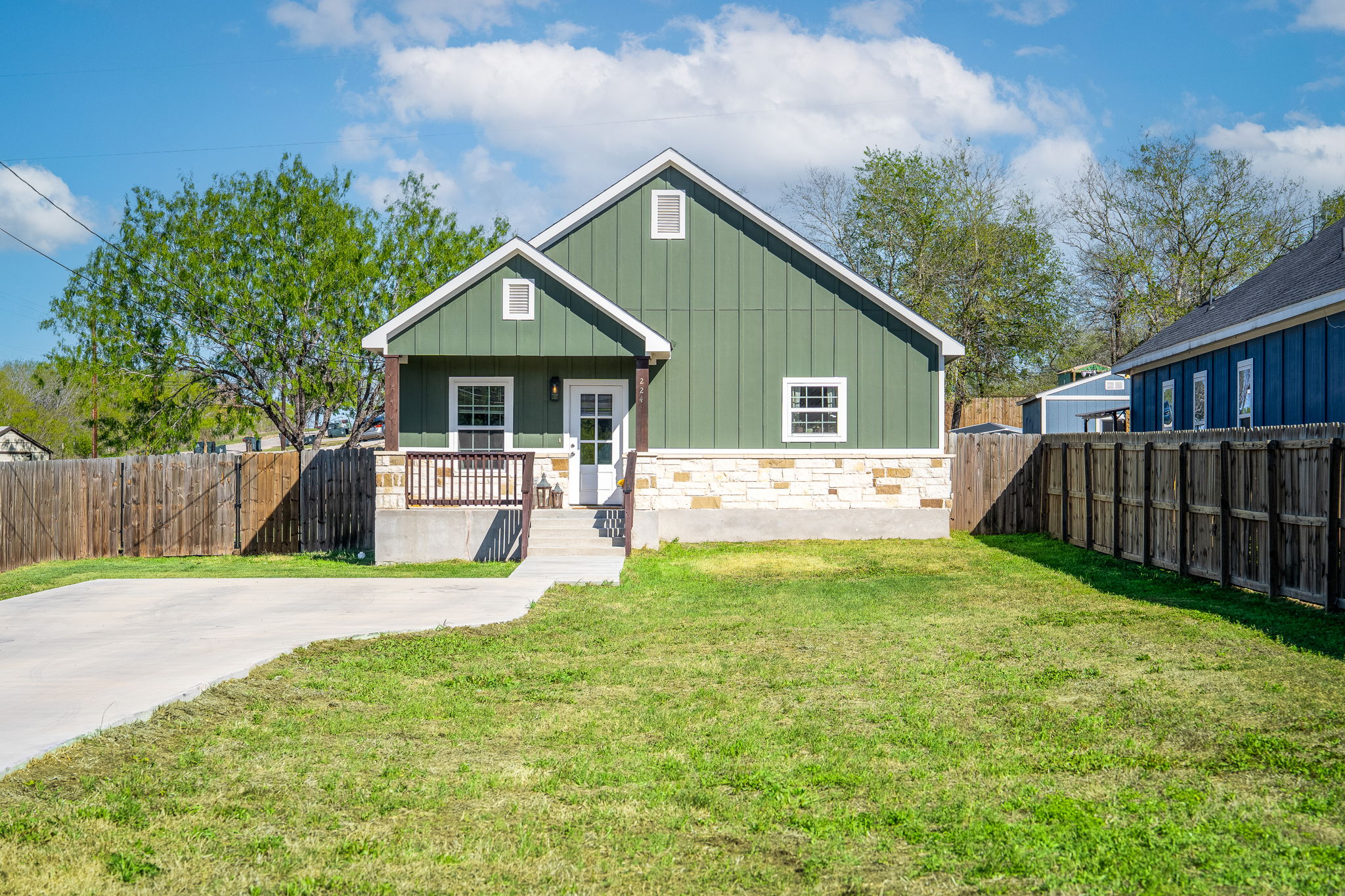a view of a house with backyard and sitting area