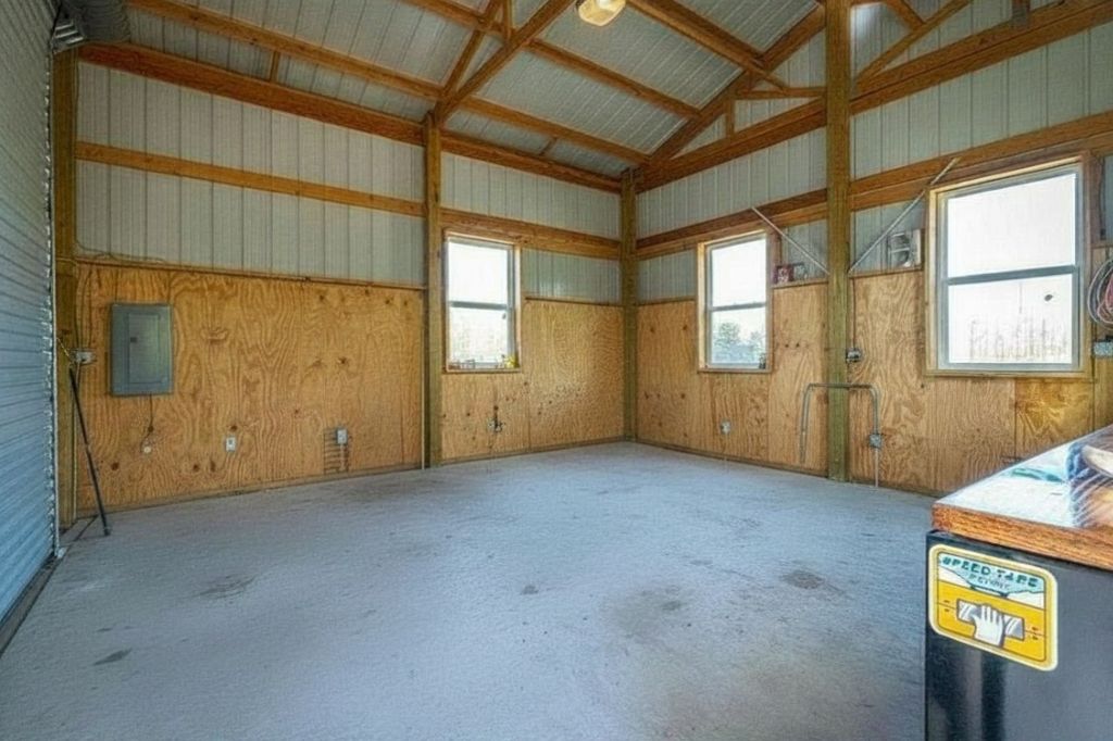 224 Spruce Avenue Luling, TX 78648 - Photo 24 of 31 an empty room with windows