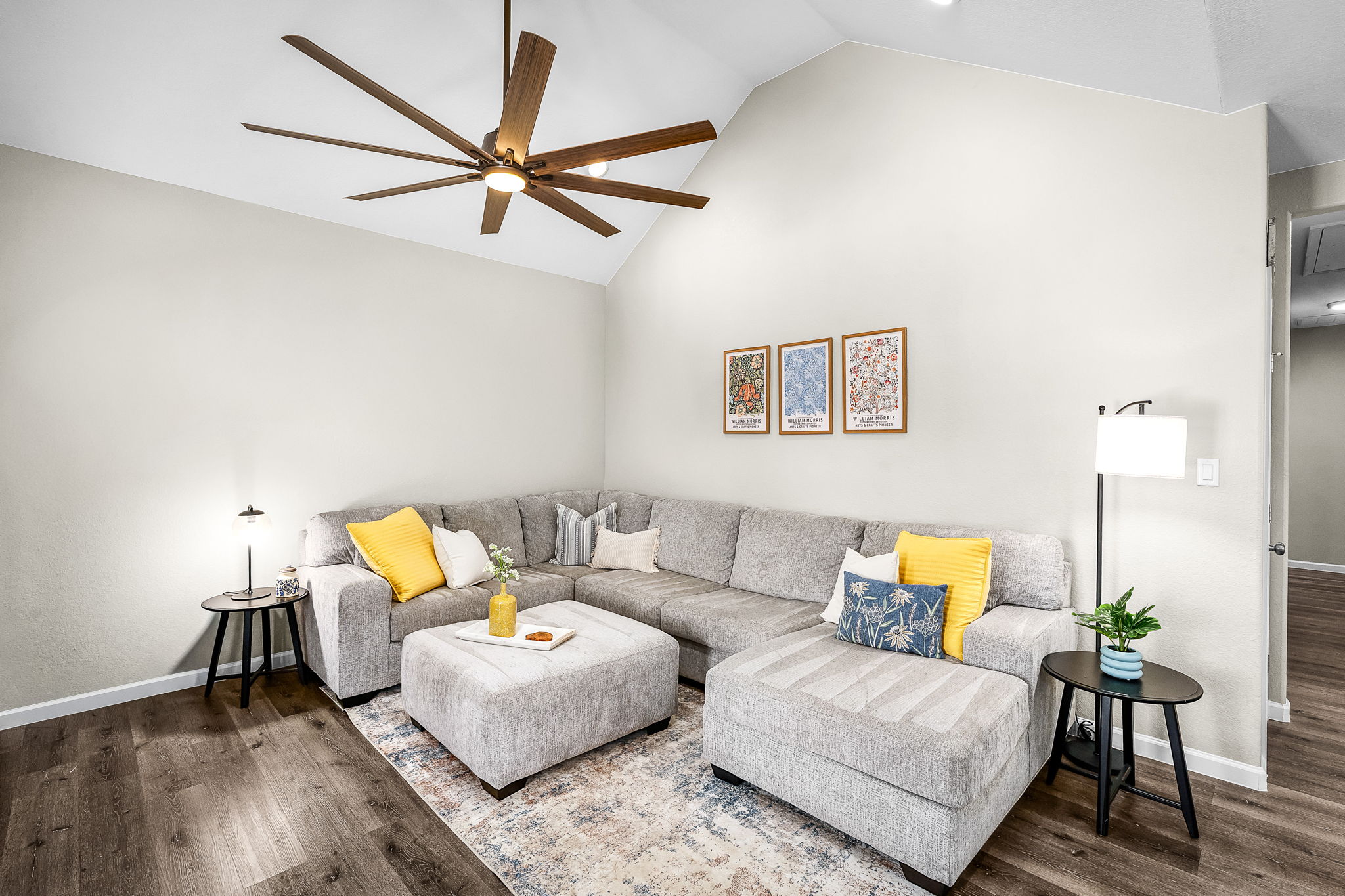 224 Spruce Avenue Luling, TX 78648 - Photo 4 of 31 a living room with furniture and wooden floor