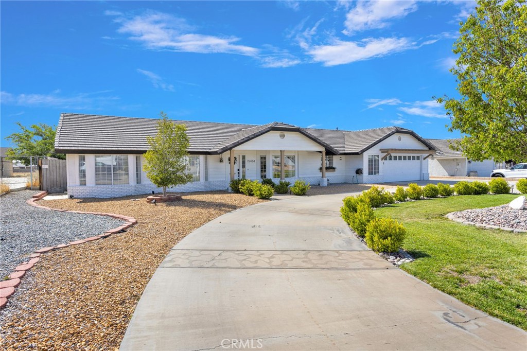 15454 Tuscola Road Apple Valley, CA 92307 - Photo 4 of 67