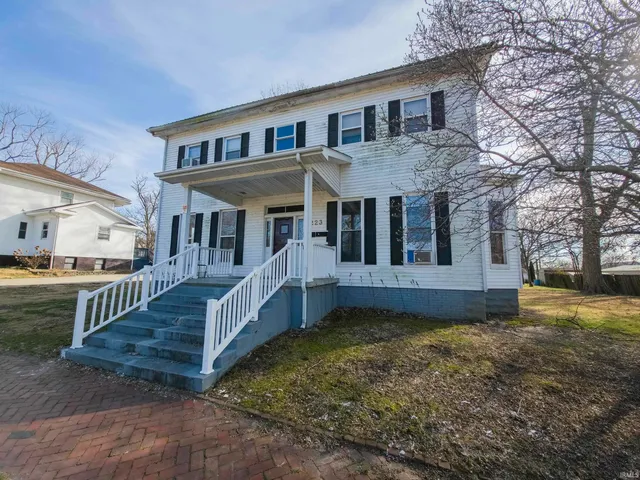 $109,900 | 223 East 3rd Street, Mount Carmel, IL 62863