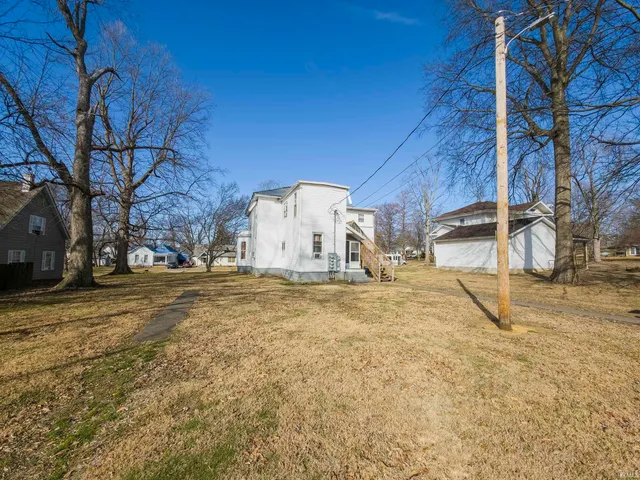 $109,900 | 223 East 3rd Street, Mount Carmel, IL 62863