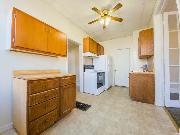 $109,900 | 223 East 3rd Street, Mount Carmel, IL 62863