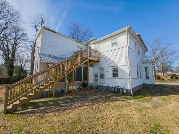 $109,900 | 223 East 3rd Street, Mount Carmel, IL 62863