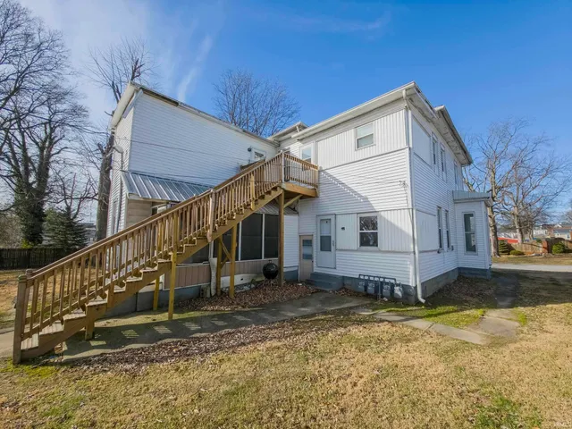 $109,900 | 223 East 3rd Street, Mount Carmel, IL 62863