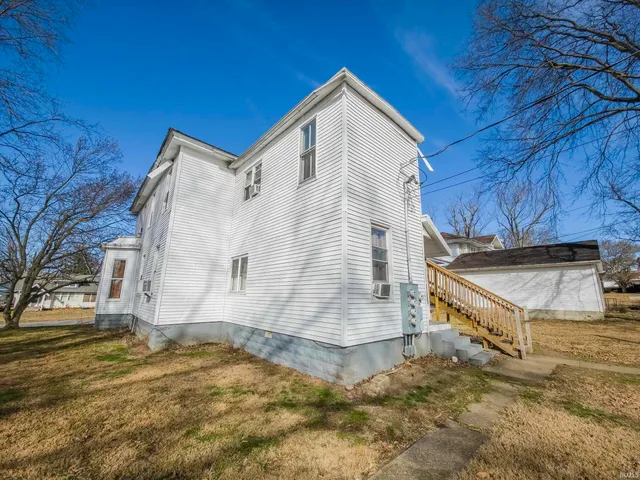 $109,900 | 223 East 3rd Street, Mount Carmel, IL 62863