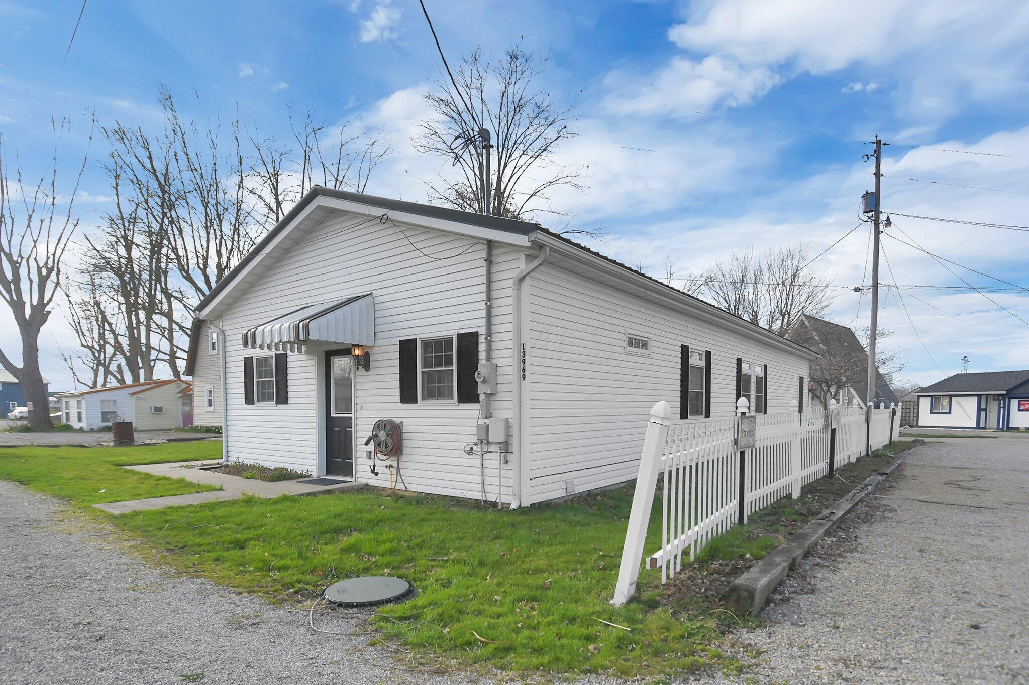 13969 Custers Point Road Northeast Thornville, OH 43076 - Photo 3 of 32 3-web-or-mls-13969-custers-point-rd-ne
