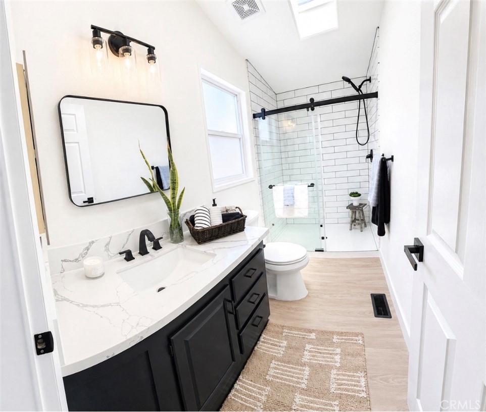 1638 Calavo Road, Unit 63 Fallbrook, CA 92028 - Photo 8 of 15 Master Bathroom