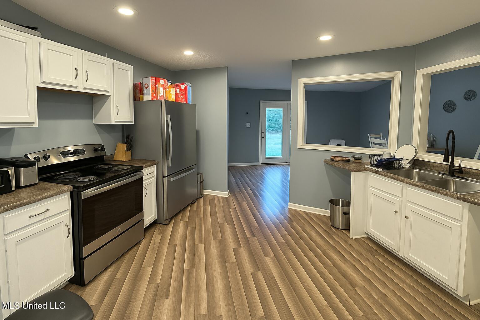 464 South Walnut Street Sumner, MS 38957 - Photo 3 of 14 Kitchen