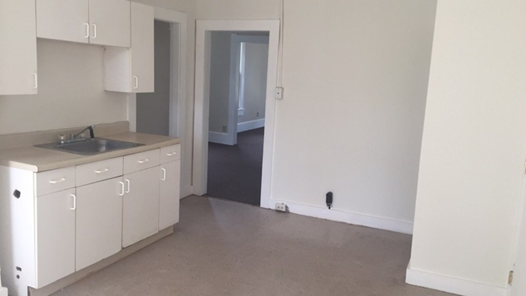 43 Hebron Street Springfield, MA 01107 - Photo 2 of 9 Gallery Image 2