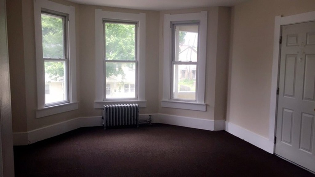 43 Hebron Street Springfield, MA 01107 - Photo 3 of 9 Gallery Image 3