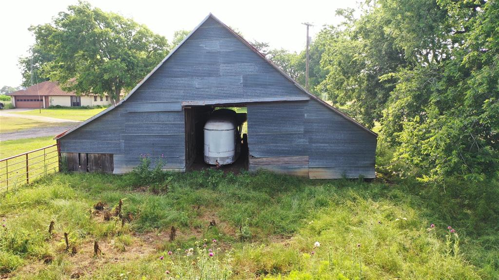 10948 Fm 898 Whitewright, TX 75491 - Photo 23 of 39 a view of a backyard with barn plants and large tree