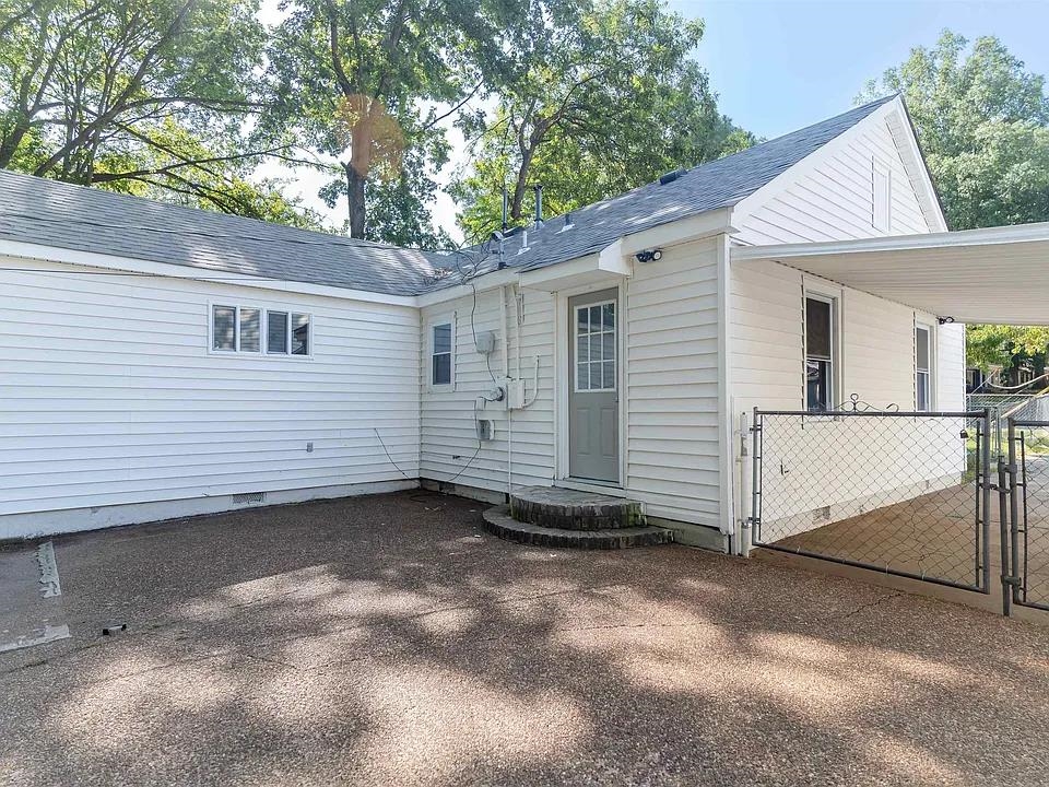 3530 Wilshire Road Memphis, TN 38111 - Photo 10 of 12 a view of a house with a yard and garage