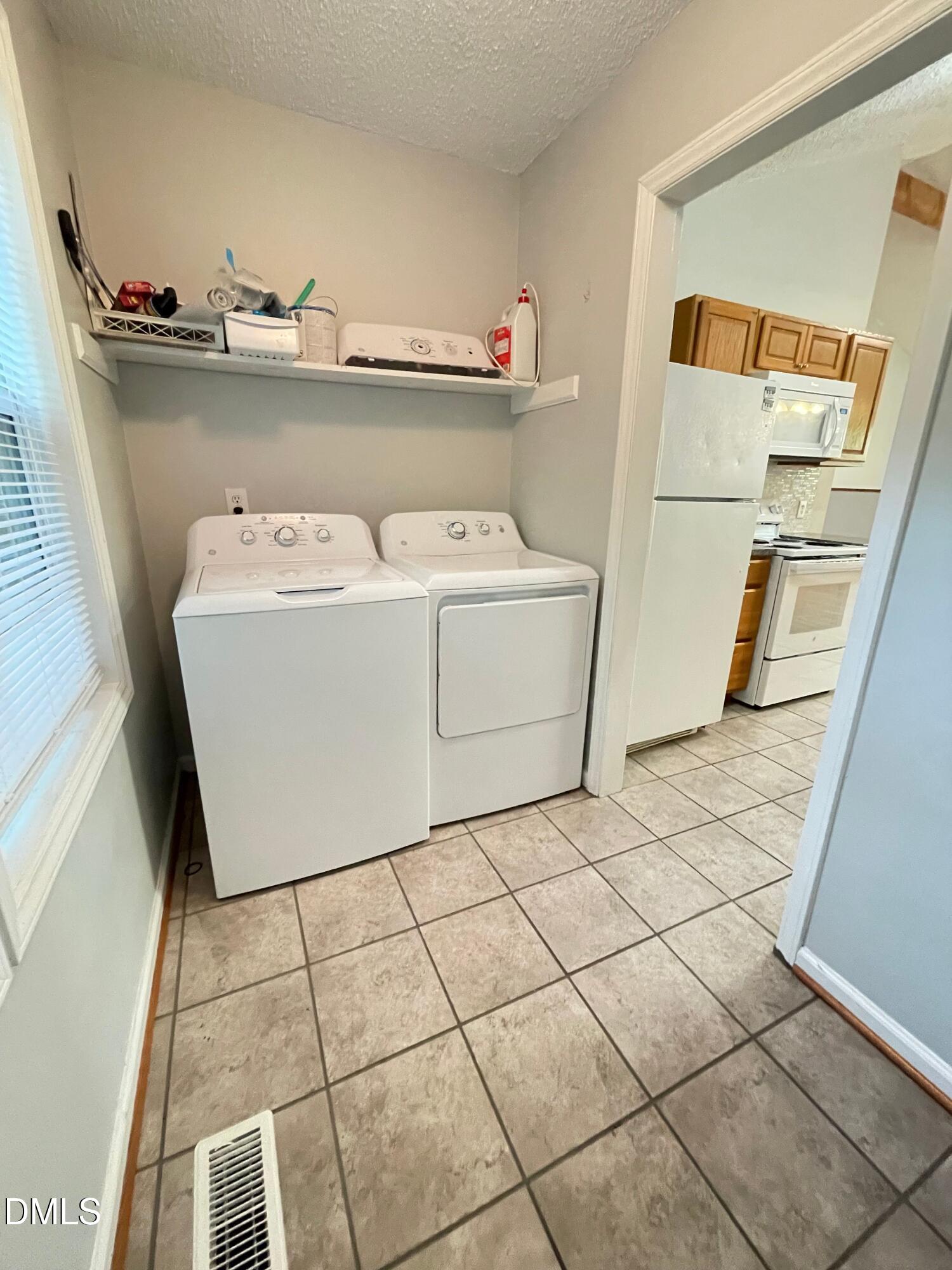 721 South Merritt Mill Road Chapel Hill, NC 27516 - Photo 17 of 28 710 Edwards_laundry