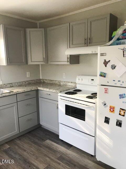 721 South Merritt Mill Road Chapel Hill, NC 27516 - Photo 21 of 28 719B Merritt Mill_Living Room2