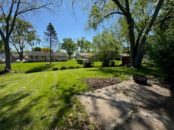 $2,750 | 1123 Cedar Lane, Elk Grove Village, IL 60007