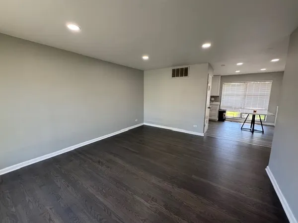 $2,750 | 1123 Cedar Lane, Elk Grove Village, IL 60007