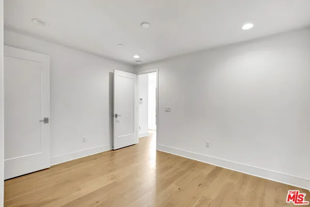 a view of an entryway with a workspace