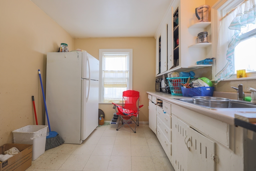 385 Pleasant Street Worcester, MA 01609 - Photo 14 of 29