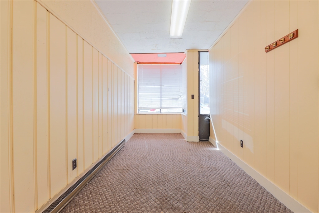 385 Pleasant Street Worcester, MA 01609 - Photo 19 of 29