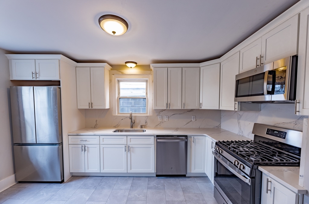 385 Pleasant Street Worcester, MA 01609 - Photo 2 of 29