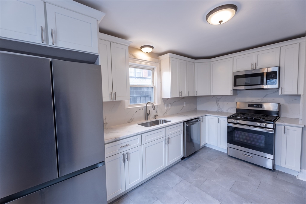 385 Pleasant Street Worcester, MA 01609 - Photo 4 of 29