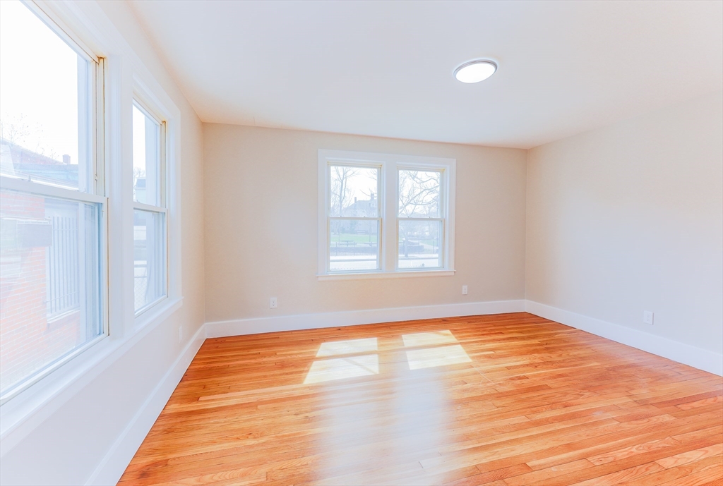 385 Pleasant Street Worcester, MA 01609 - Photo 8 of 29