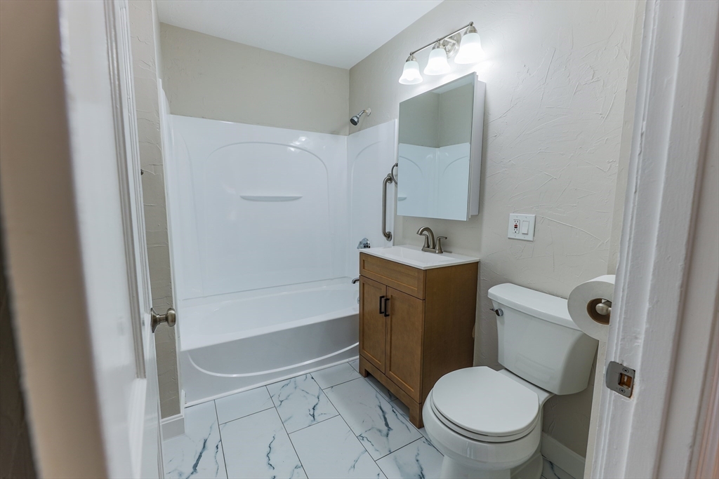 385 Pleasant Street Worcester, MA 01609 - Photo 10 of 29