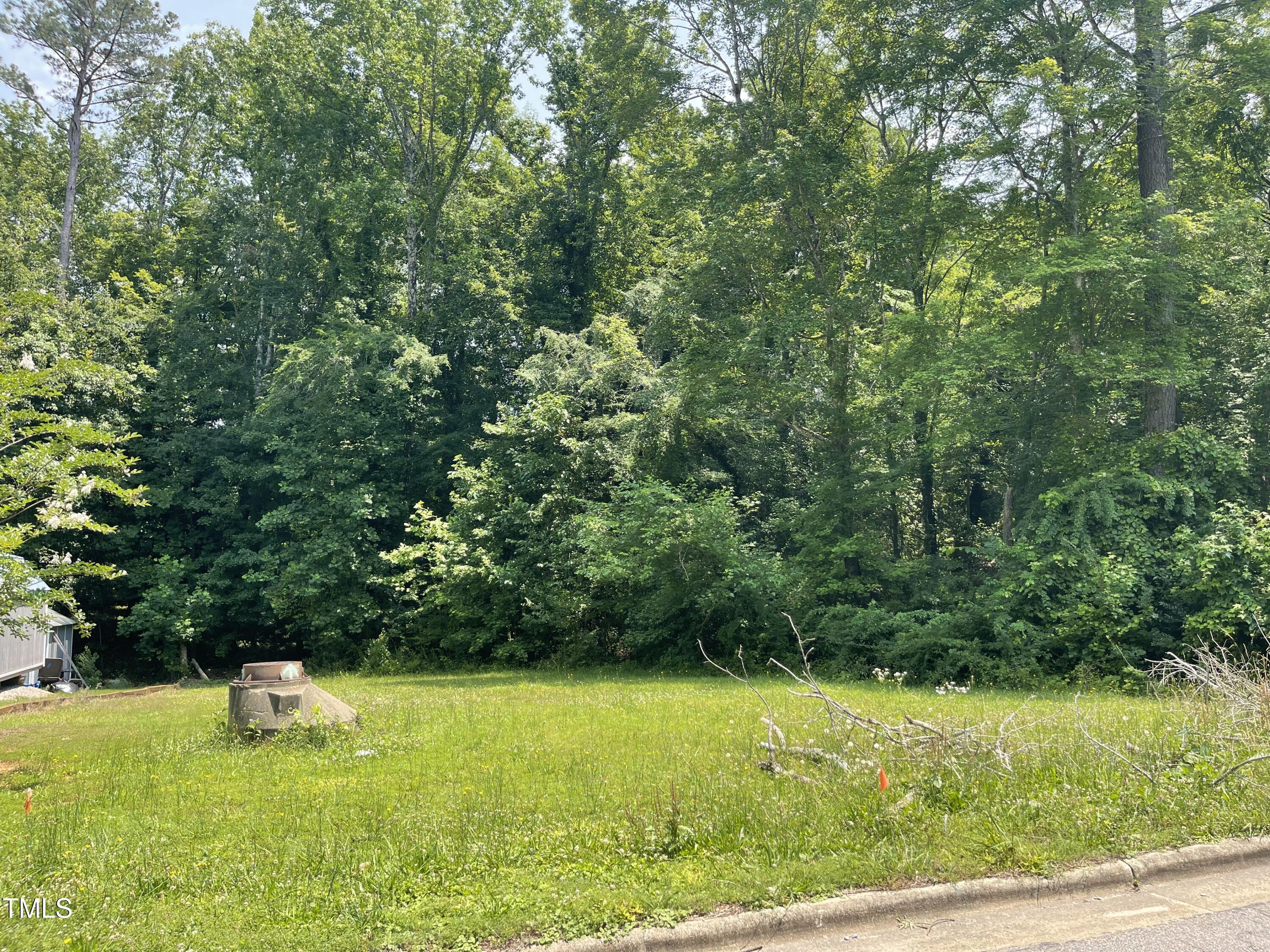 a view of an outdoor space and a yard