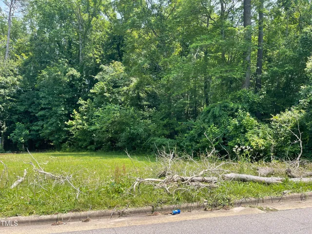 a view of a tennis court