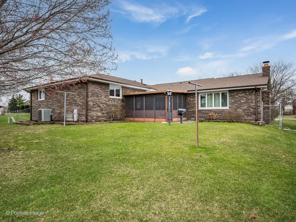 $425,000 | 8146 Braeburn Lane, Orland Park, IL 60462