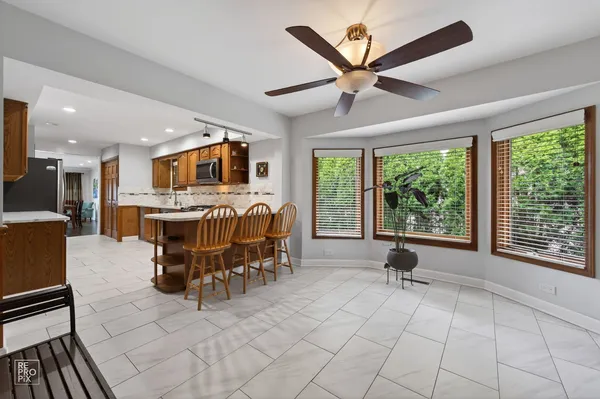 $849,000 | 221 East Grantley Avenue, Elmhurst, IL 60126