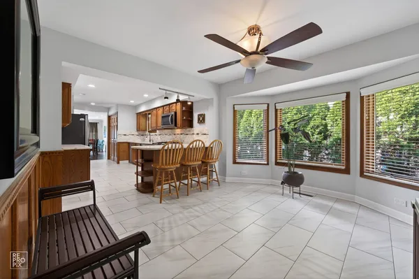 $849,000 | 221 East Grantley Avenue, Elmhurst, IL 60126