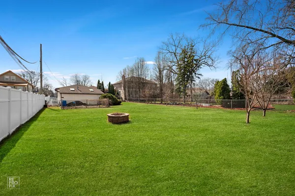 $849,000 | 221 East Grantley Avenue, Elmhurst, IL 60126