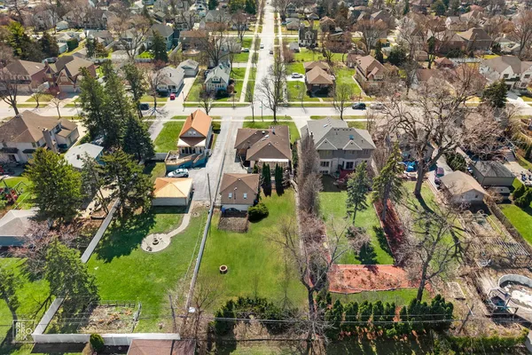 $849,000 | 221 East Grantley Avenue, Elmhurst, IL 60126