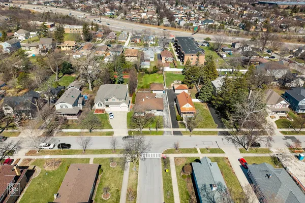 $849,000 | 221 East Grantley Avenue, Elmhurst, IL 60126
