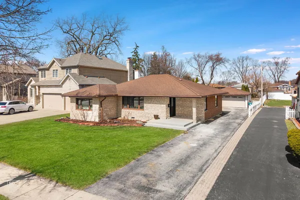 $849,000 | 221 East Grantley Avenue, Elmhurst, IL 60126