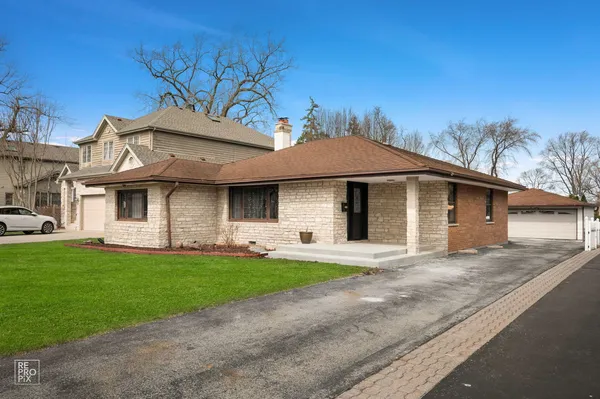 $849,000 | 221 East Grantley Avenue, Elmhurst, IL 60126