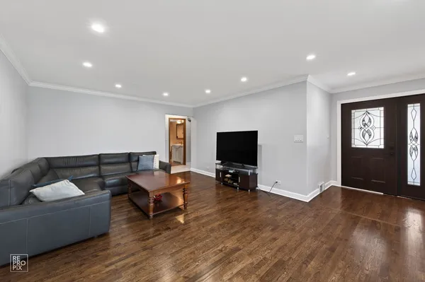 $849,000 | 221 East Grantley Avenue, Elmhurst, IL 60126