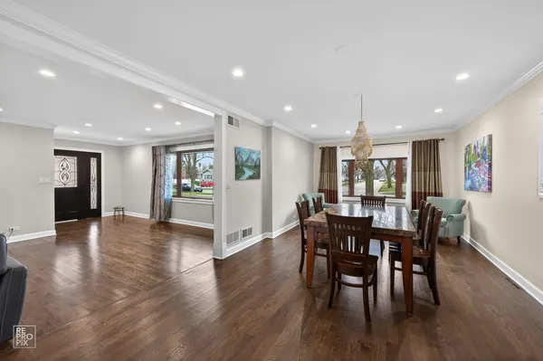 $849,000 | 221 East Grantley Avenue, Elmhurst, IL 60126