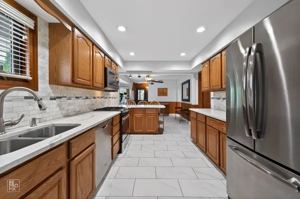 $849,000 | 221 East Grantley Avenue, Elmhurst, IL 60126