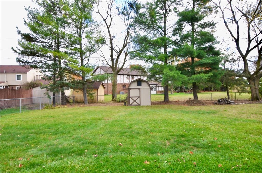 812 Deerfield Road Anderson, IN 46012 - Photo 3 of 34