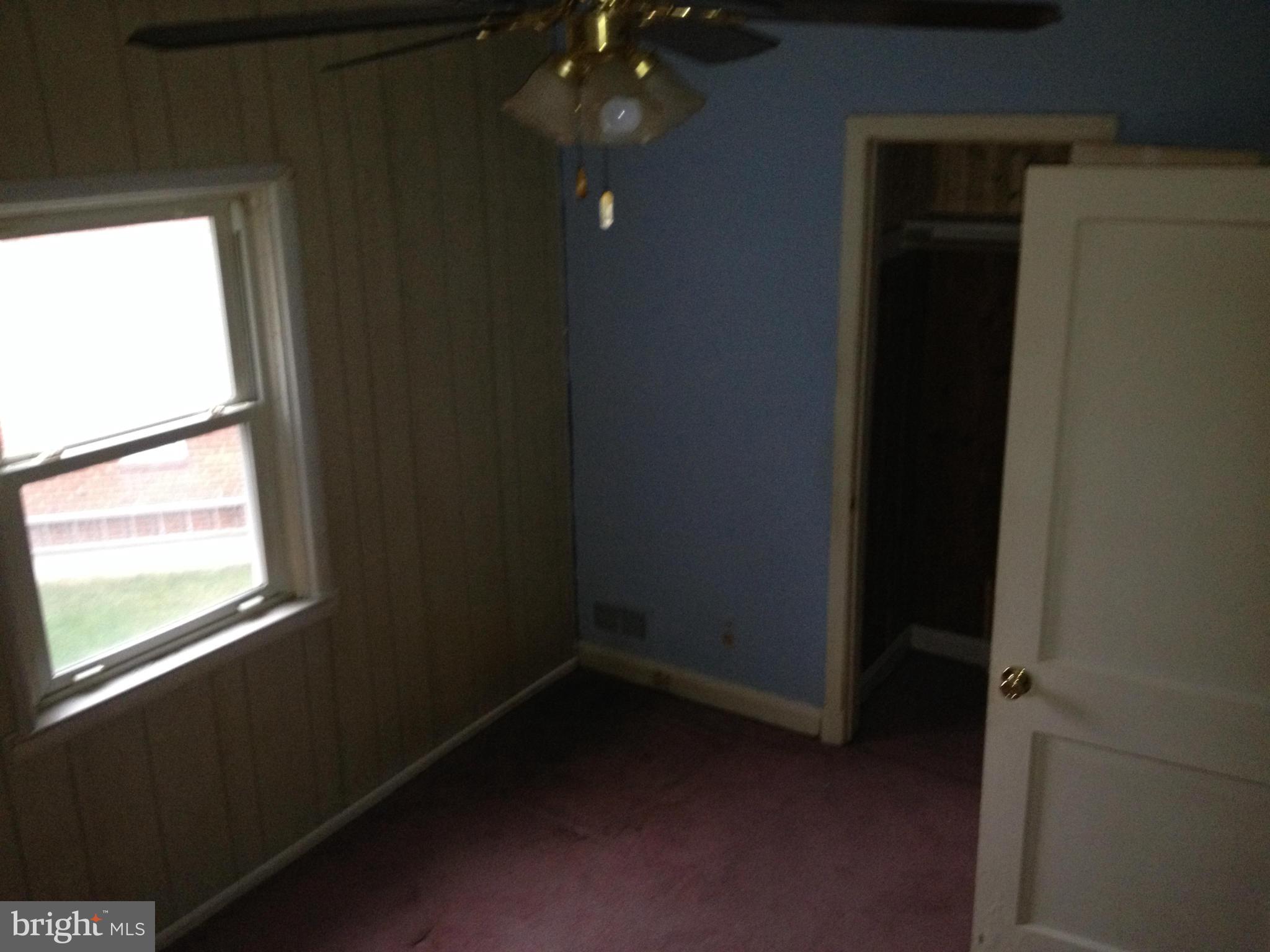 455 Torner Road Baltimore, MD 21221 - Photo 28 of 30 a room that has a window in it