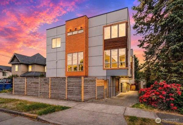 $979,000 | 8840 Interlake Avenue North, Seattle, WA 98103