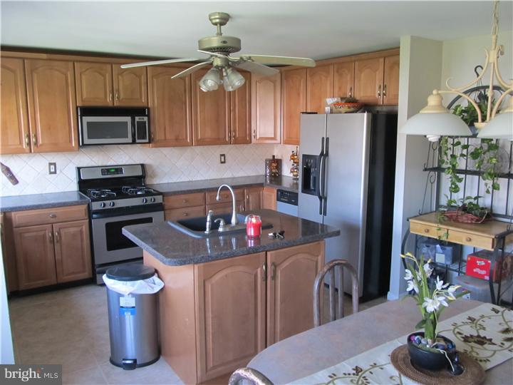 12325 Wyndom Road Philadelphia, PA 19154 - Photo 5 of 16 Kitchen