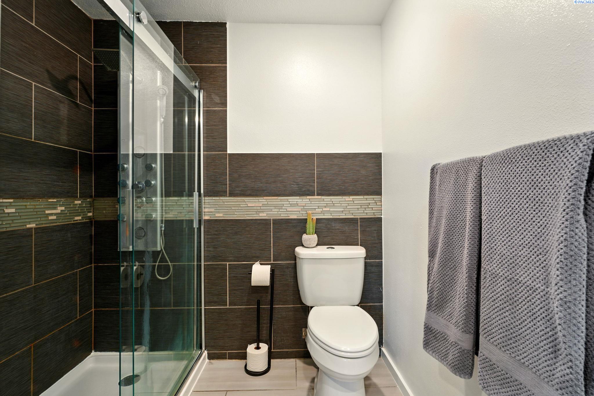 5511 West Wernett Road Pasco, WA 99301 - Photo 15 of 34 Gallery Image 15