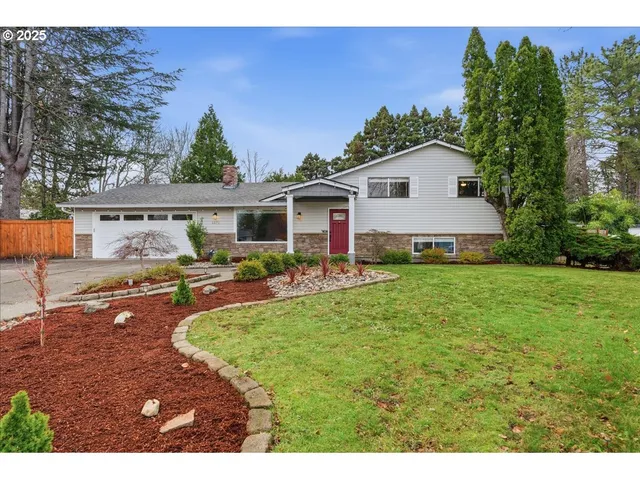 a view of a house with backyard porch and furniture
