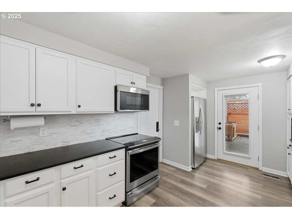 1371 Northeast Barnes Court Gresham, OR 97030 - Photo 13 of 48