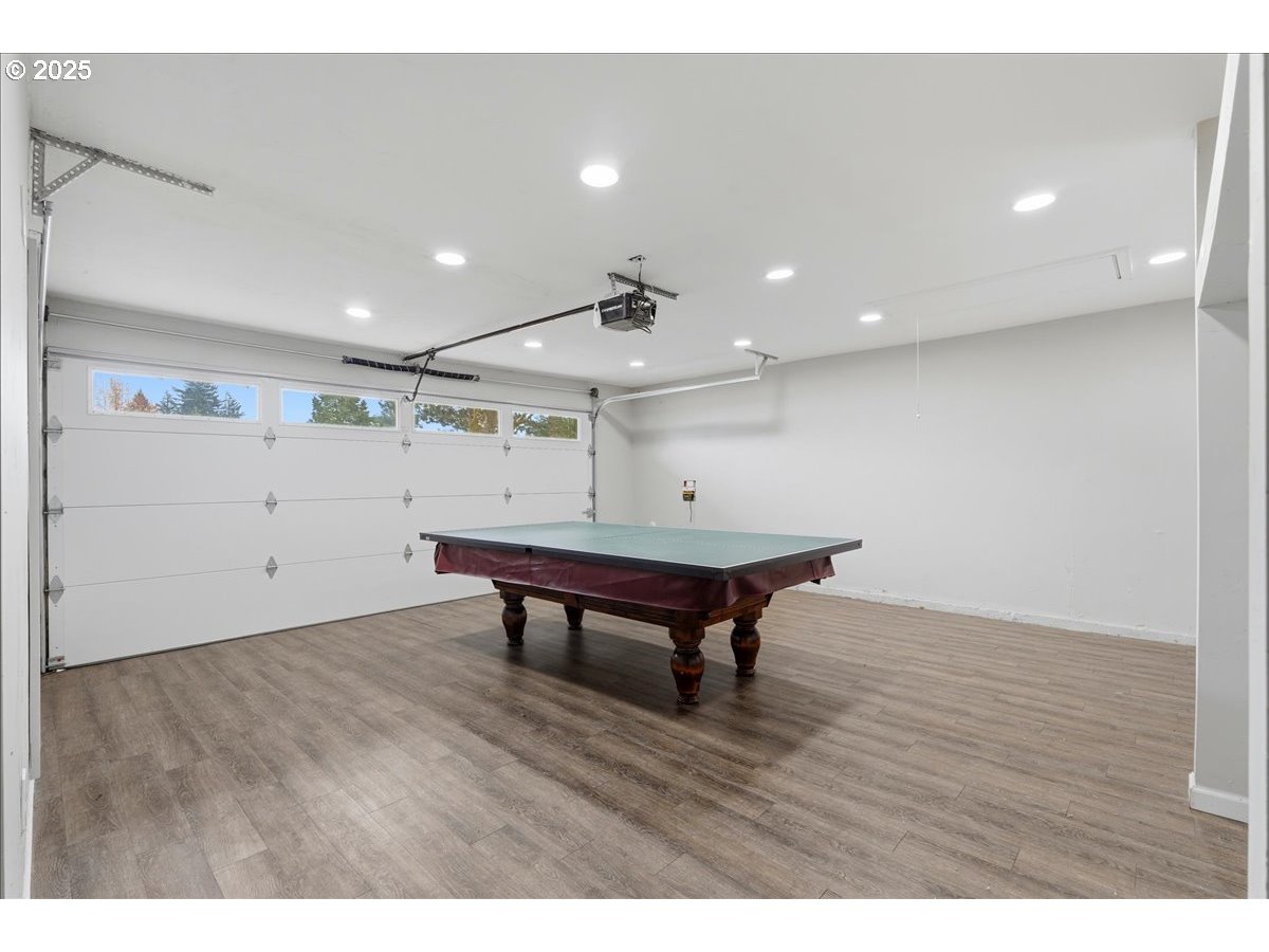 1371 Northeast Barnes Court Gresham, OR 97030 - Photo 16 of 48 Garage